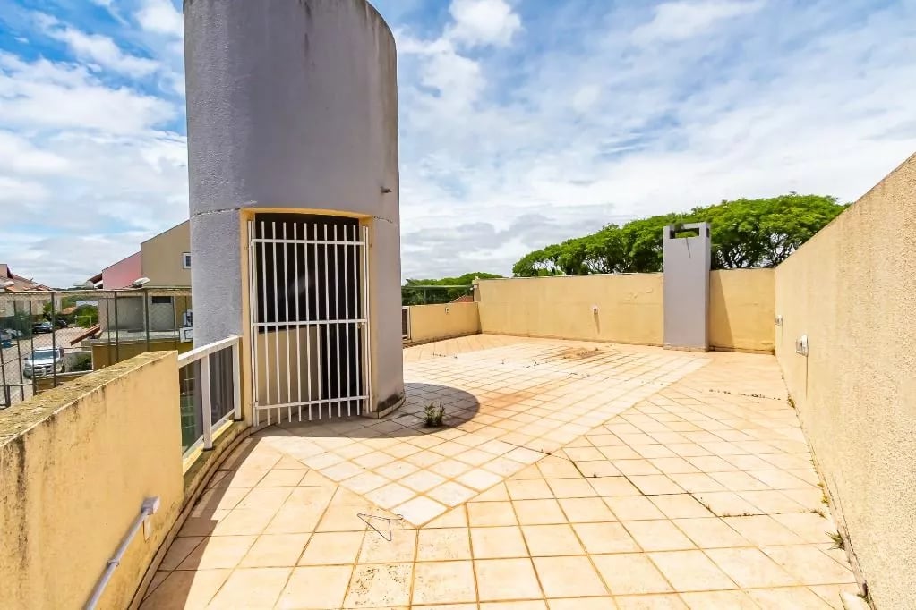 Sobrado 202m², 4 quartos(suíte), ático c/ lavabo, espaço gourmet c/ churrasqueira, 2 garagens-próximo Av. Via Venetto -R$ 980.000 - Santa Felicidade