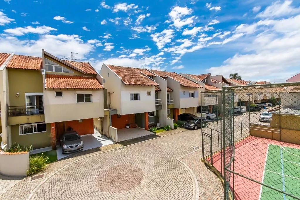 Sobrado 202m², 4 quartos(suíte), ático c/ lavabo, espaço gourmet c/ churrasqueira, 2 garagens-próximo Av. Via Venetto -R$ 980.000 - Santa Felicidade