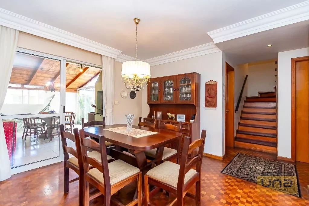 Sobrado 202m², 4 quartos(suíte), ático c/ lavabo, espaço gourmet c/ churrasqueira, 2 garagens-próximo Av. Via Venetto -R$ 980.000 - Santa Felicidade