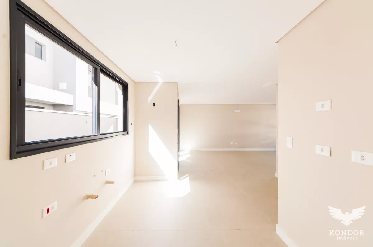 Sobrado em SANTA FELICIDADE com 221,93m²