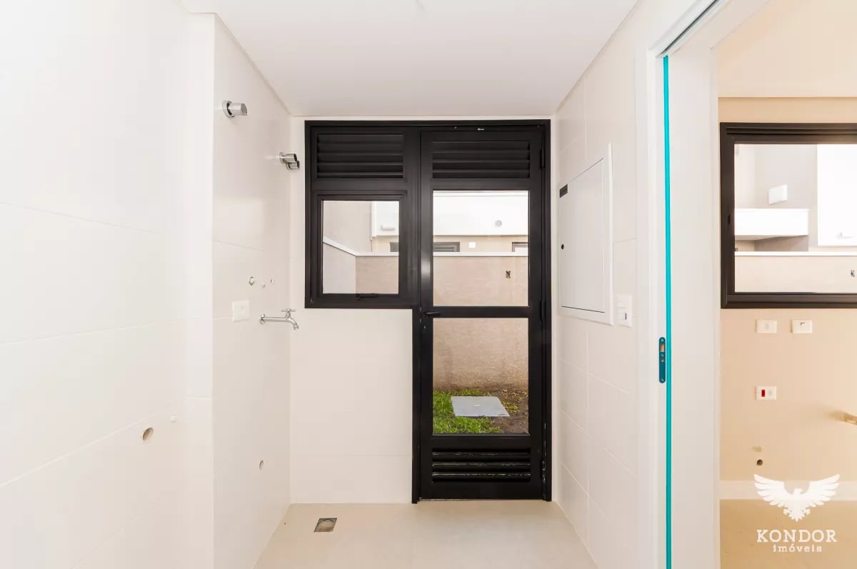 Sobrado em SANTA FELICIDADE com 221,93m²
