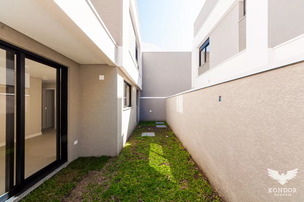 Sobrado em SANTA FELICIDADE com 221,93m²