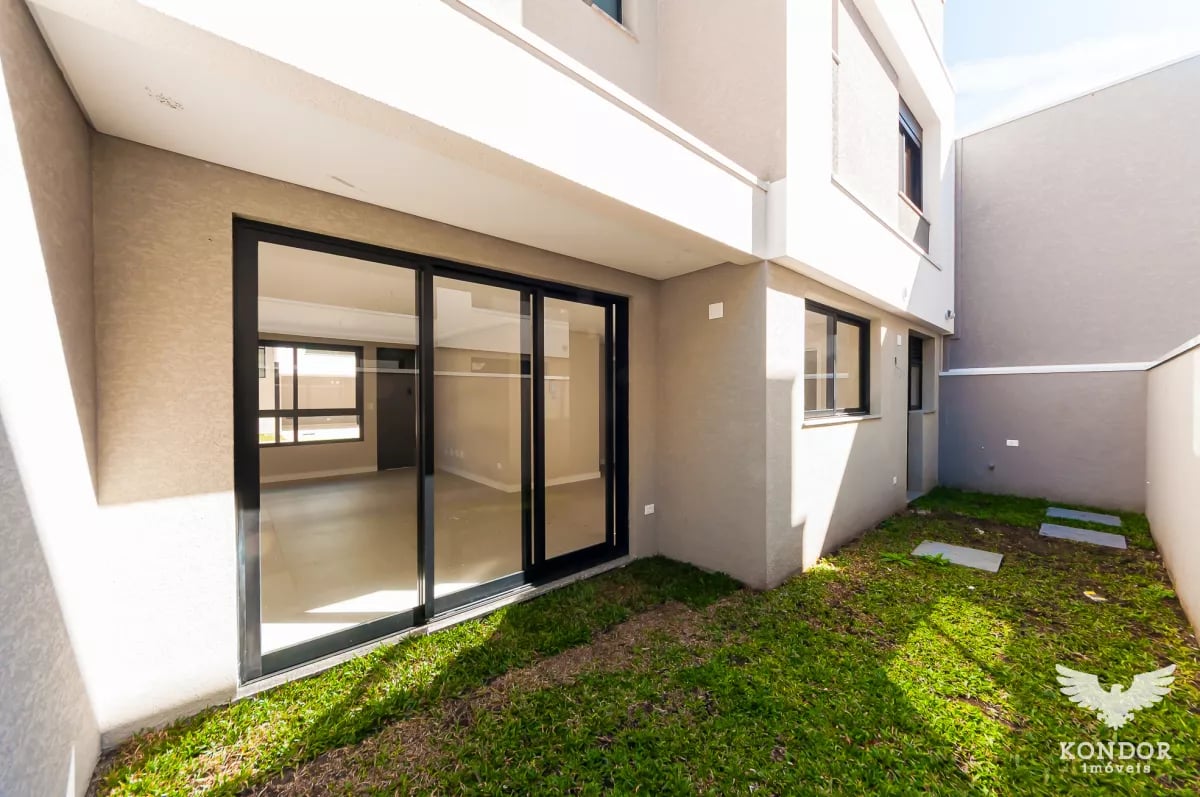 Sobrado em SANTA FELICIDADE com 221,93m²