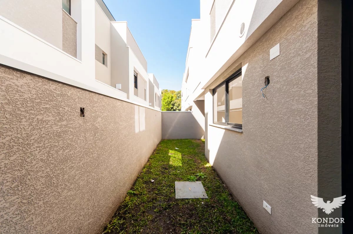 Sobrado em SANTA FELICIDADE com 221,93m²