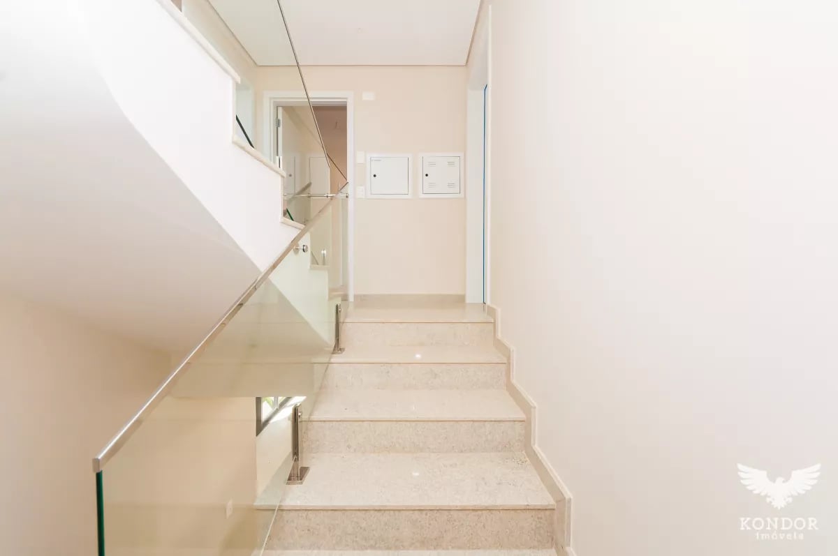Sobrado em SANTA FELICIDADE com 221,93m²