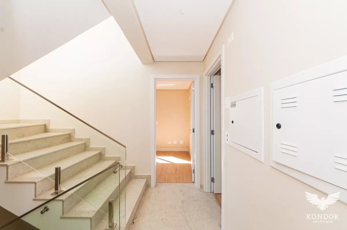 Sobrado em SANTA FELICIDADE com 221,93m²