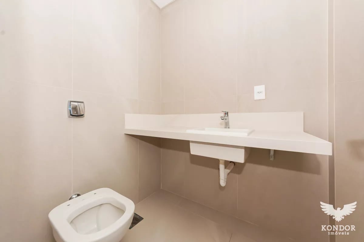 Sobrado em SANTA FELICIDADE com 221,93m²