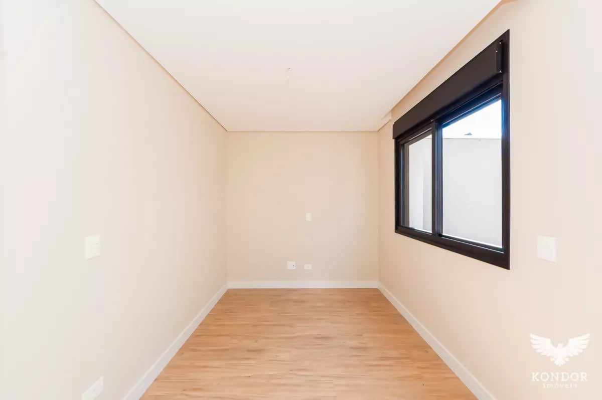 Sobrado em SANTA FELICIDADE com 221,93m²