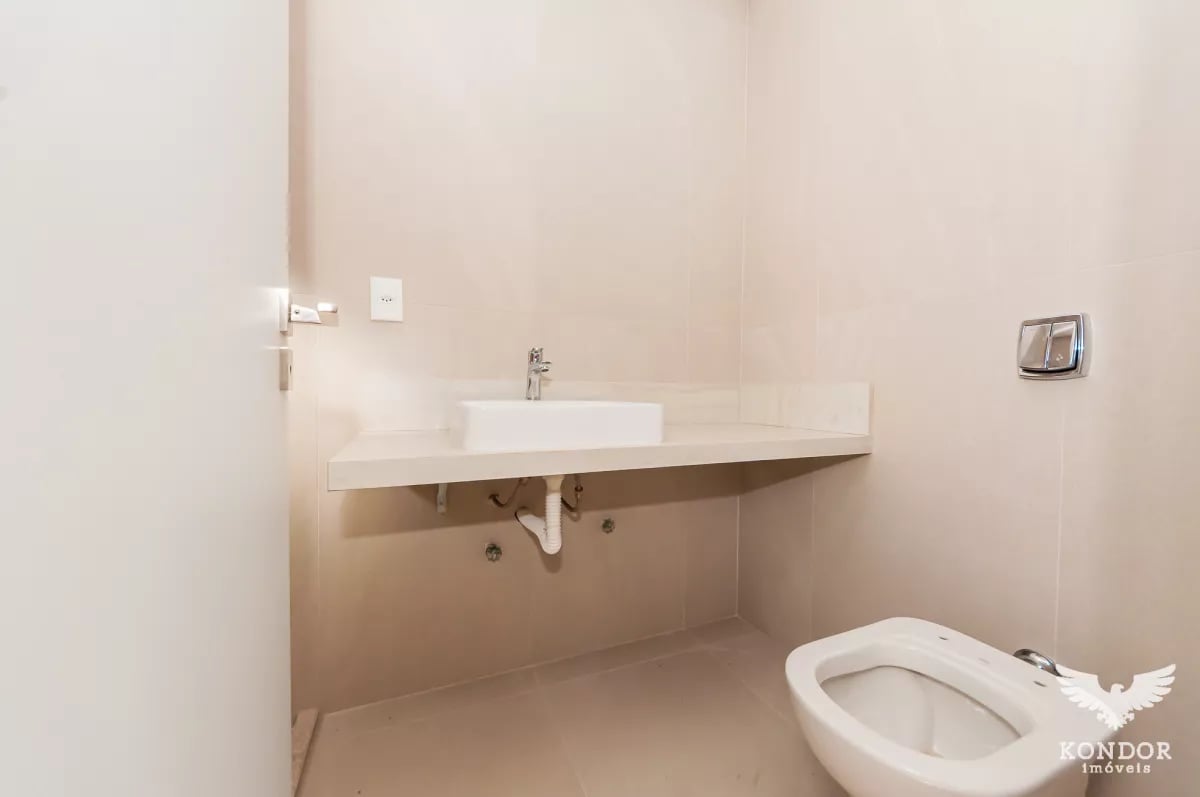 Sobrado em SANTA FELICIDADE com 221,93m²
