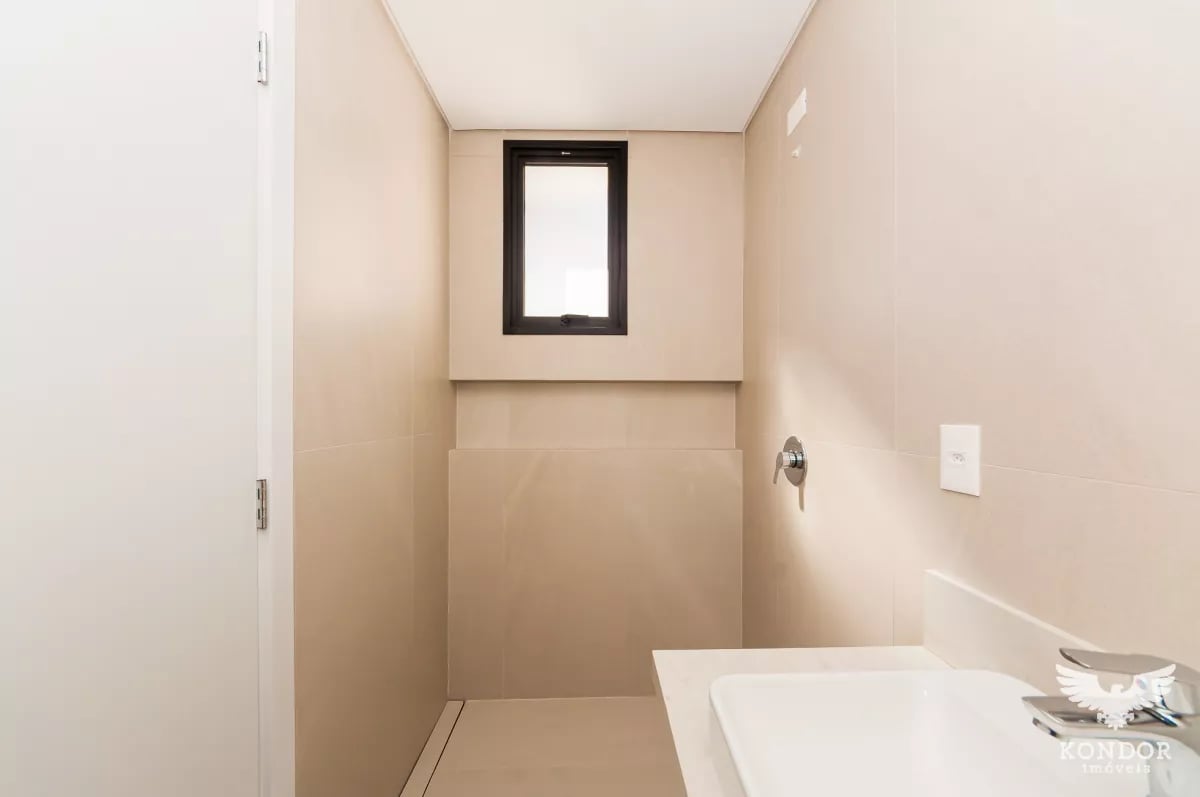 Sobrado em SANTA FELICIDADE com 221,93m²