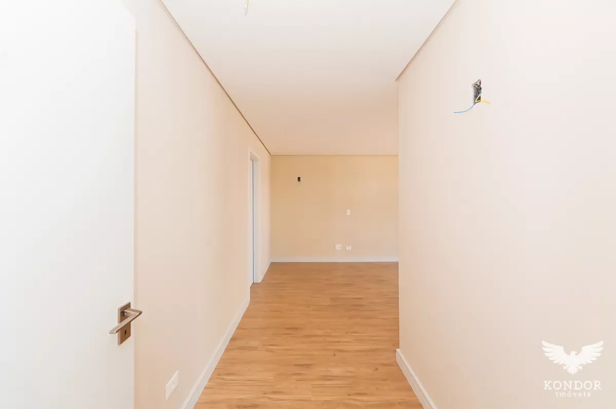 Sobrado em SANTA FELICIDADE com 221,93m²