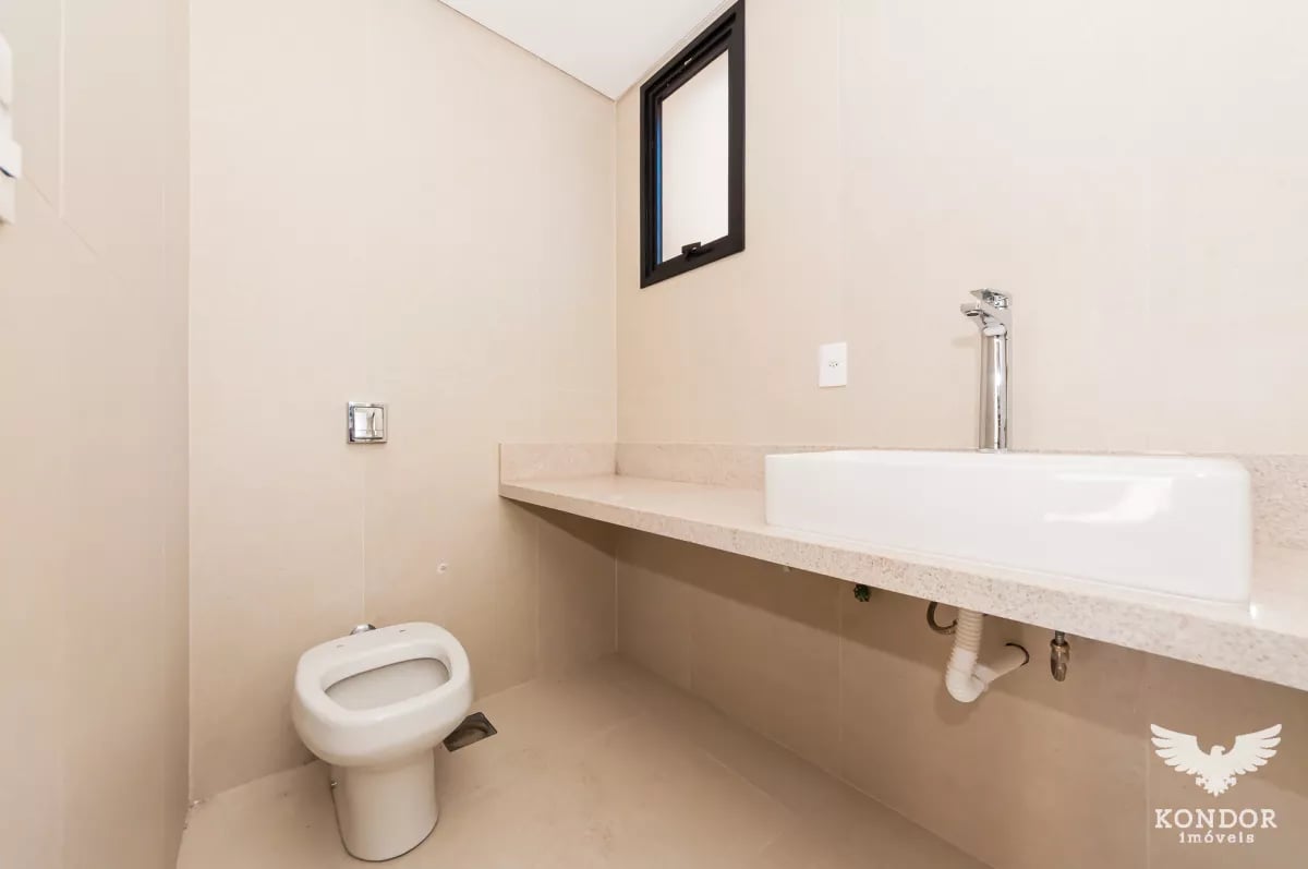 Sobrado em SANTA FELICIDADE com 221,93m²