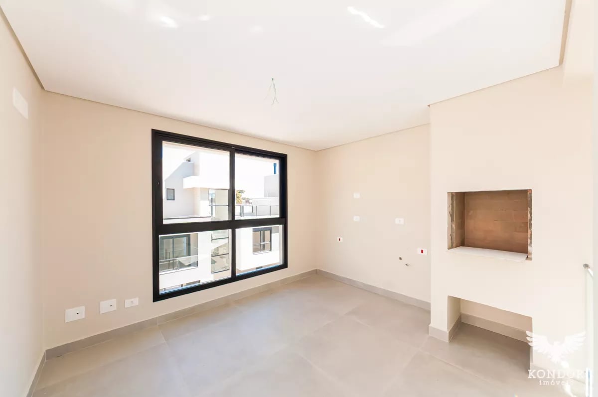 Sobrado em SANTA FELICIDADE com 221,93m²