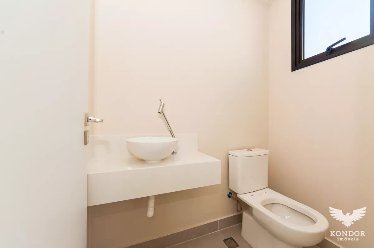 Sobrado em SANTA FELICIDADE com 221,93m²
