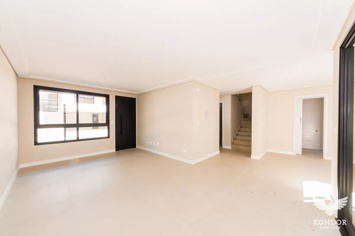 Sobrado em SANTA FELICIDADE com 221,93m²