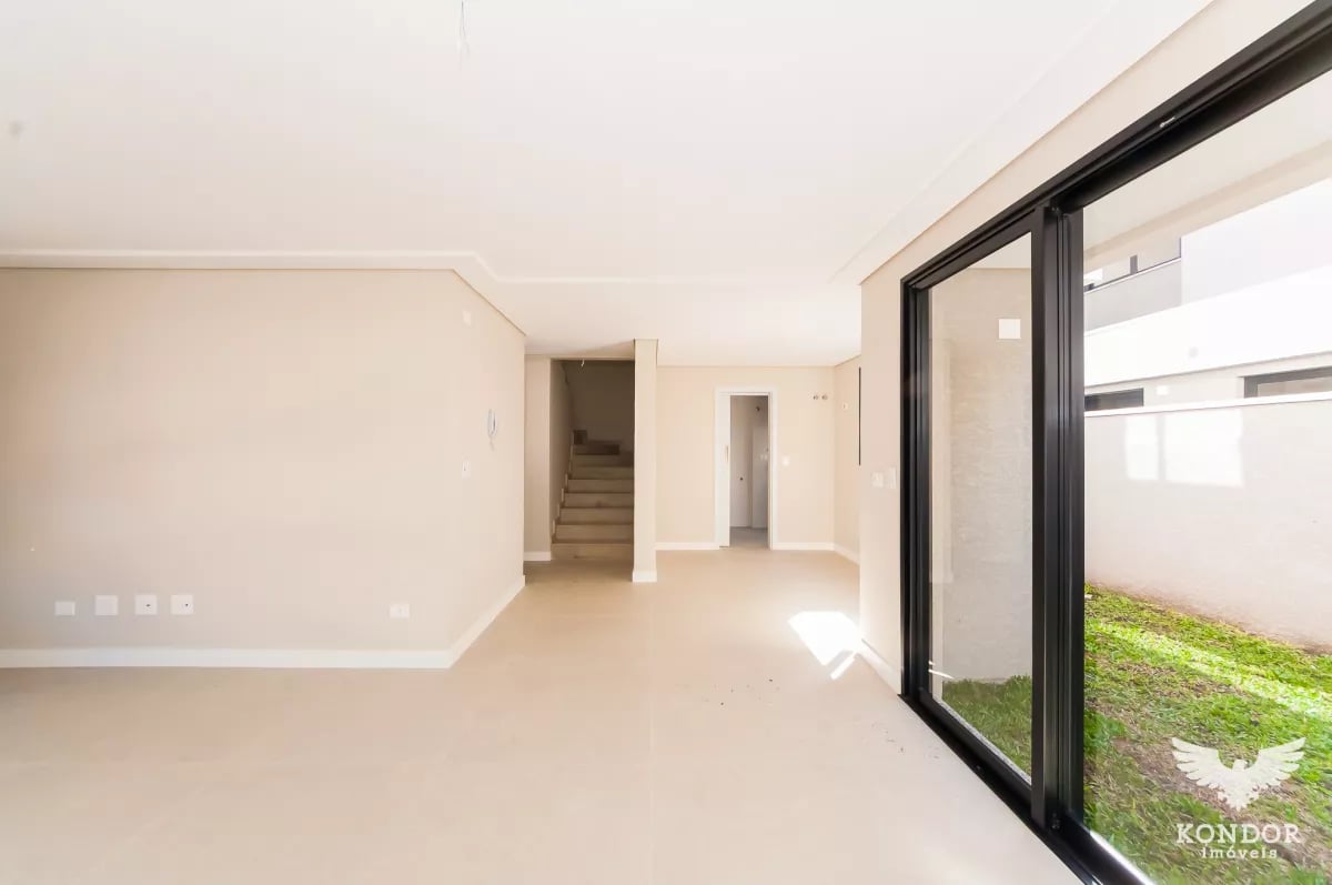 Sobrado em SANTA FELICIDADE com 221,93m²
