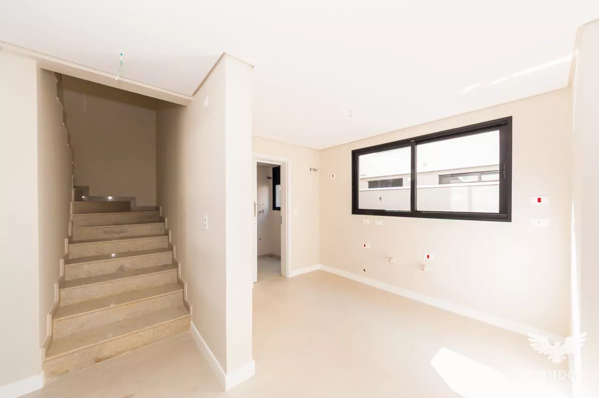 Sobrado em SANTA FELICIDADE com 221,93m²