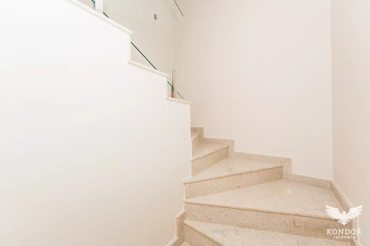 Sobrado em SANTA FELICIDADE com 184,54m²