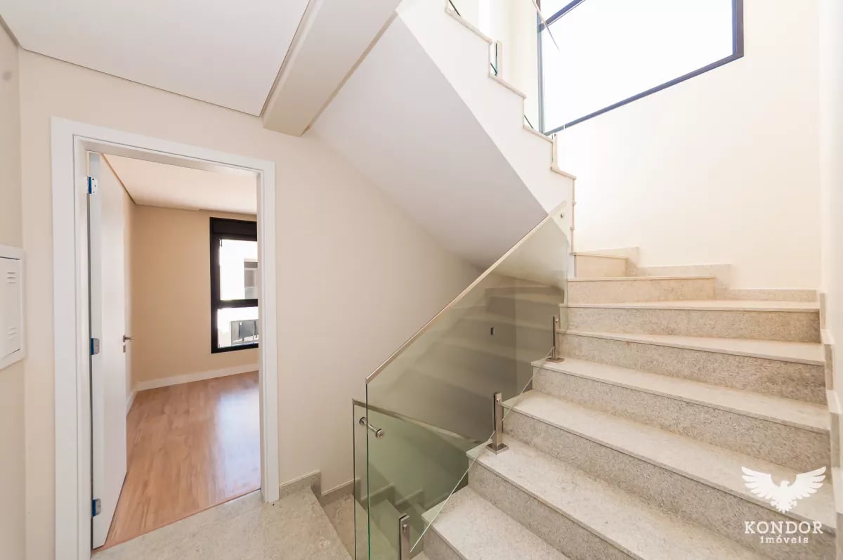 Sobrado em SANTA FELICIDADE com 184,54m²