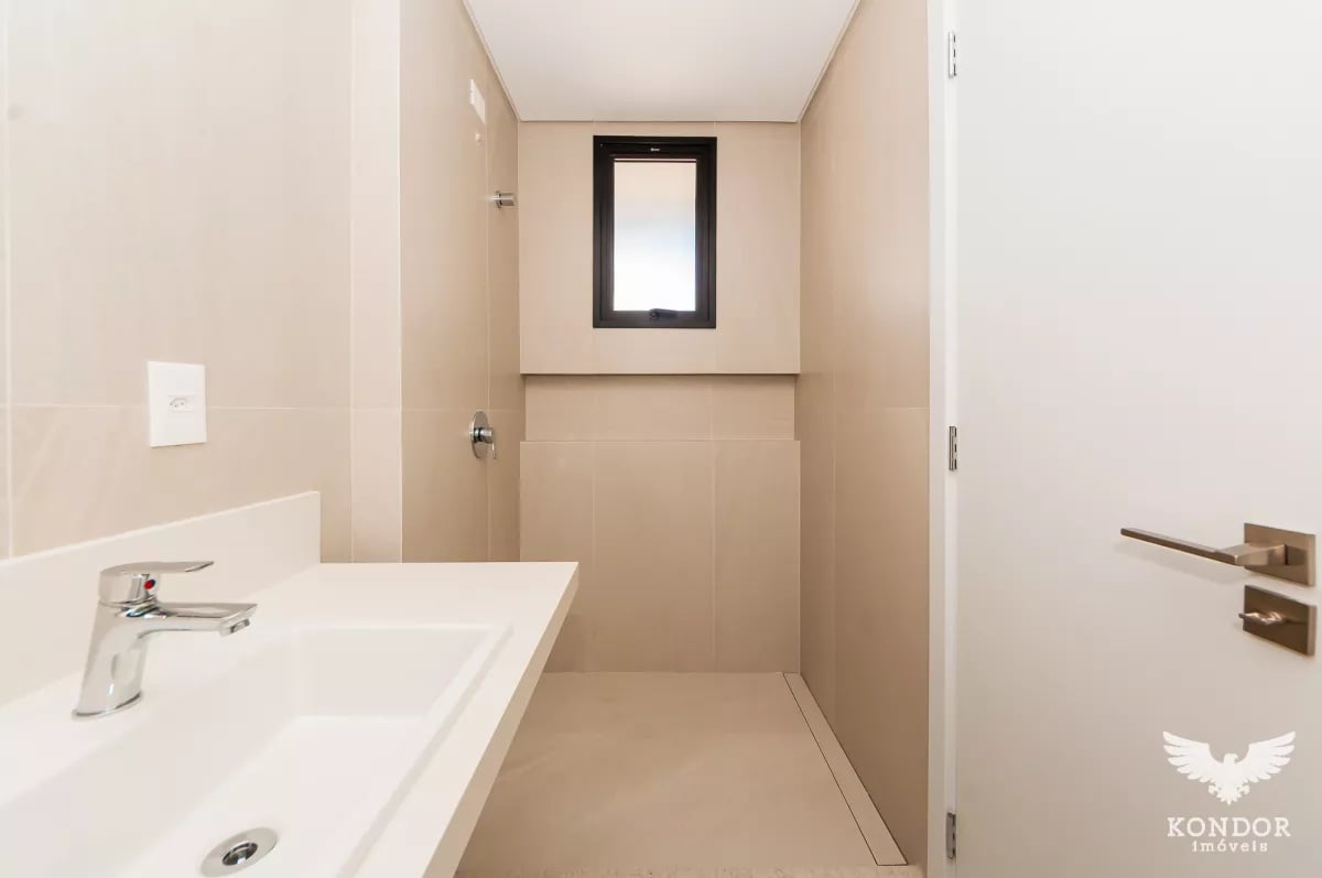 Sobrado em SANTA FELICIDADE com 184,54m²