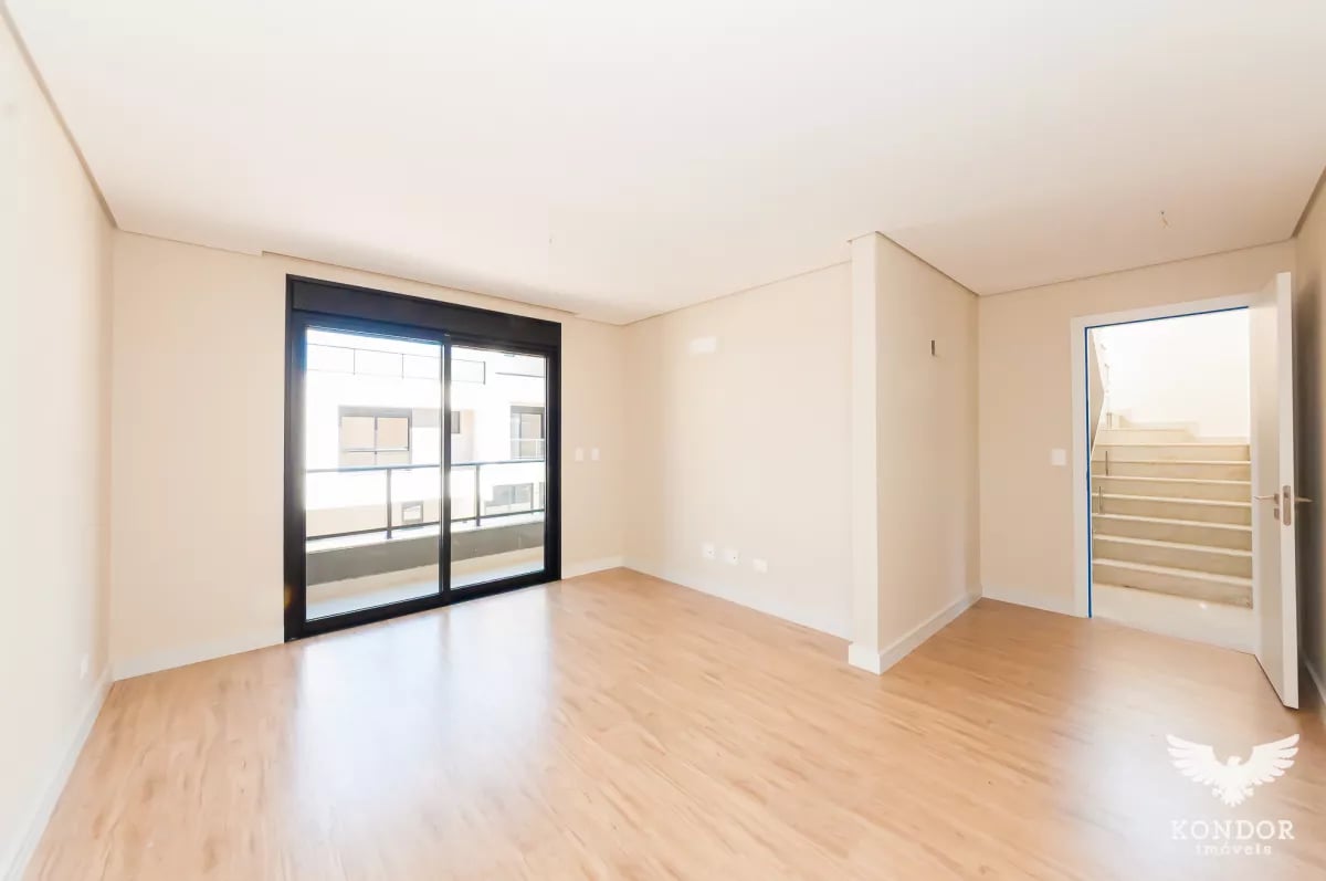 Sobrado em SANTA FELICIDADE com 184,54m²