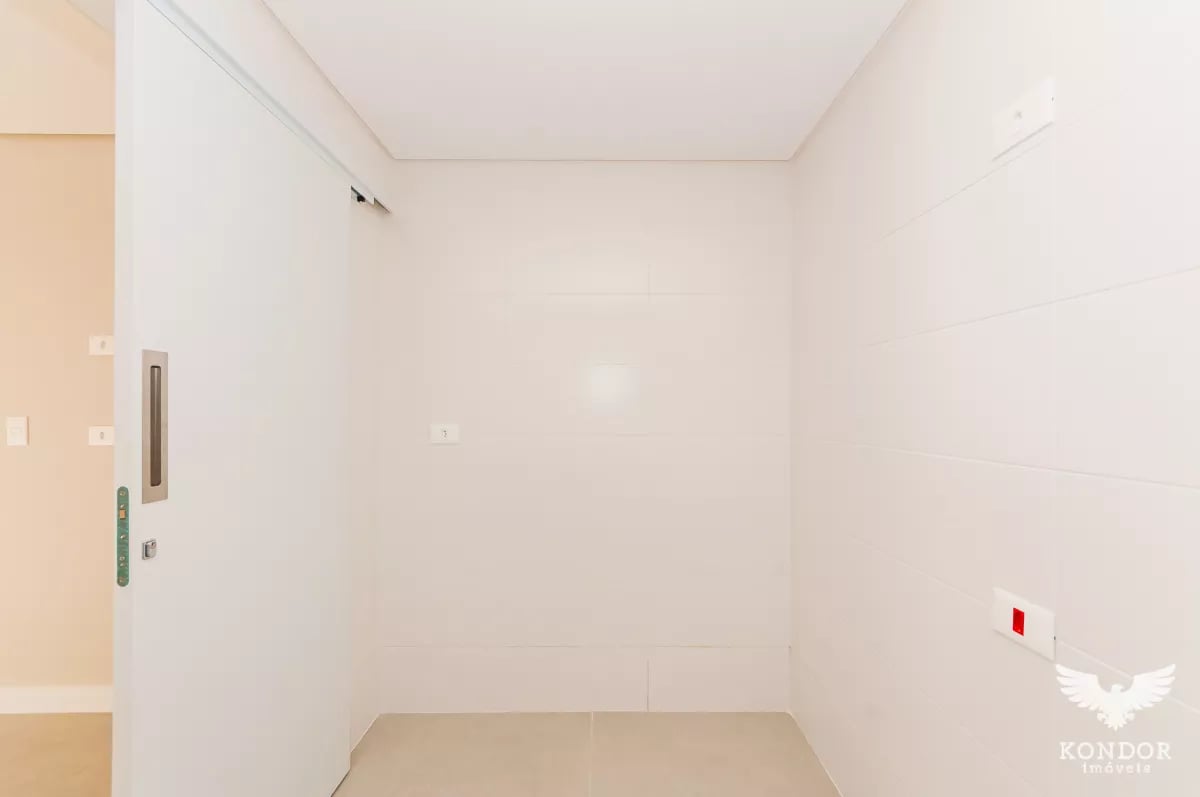 Sobrado em SANTA FELICIDADE com 183,26m²