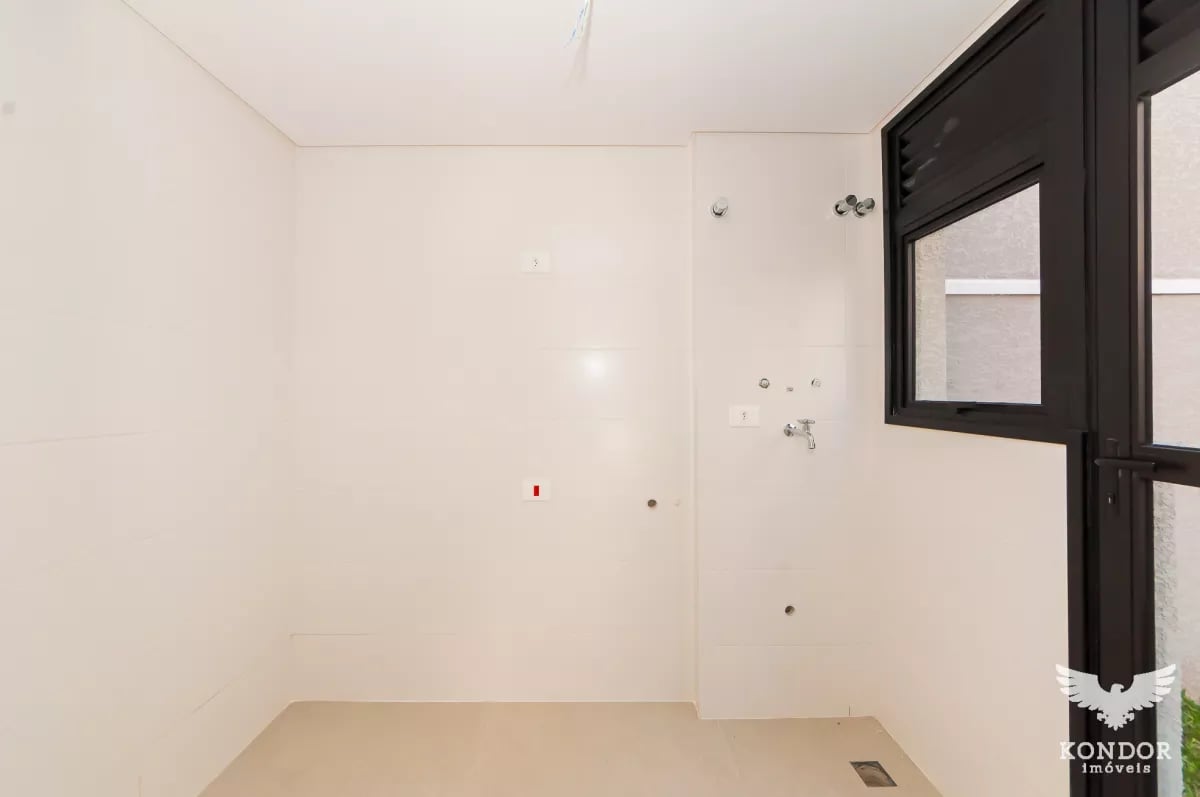 Sobrado em SANTA FELICIDADE com 183,26m²