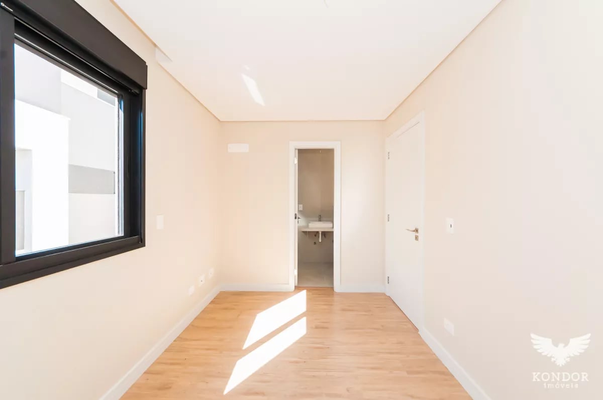 Sobrado em SANTA FELICIDADE com 183,26m²