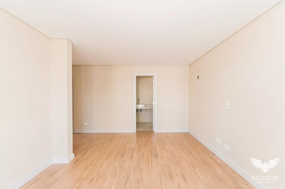 Sobrado em SANTA FELICIDADE com 183,26m²