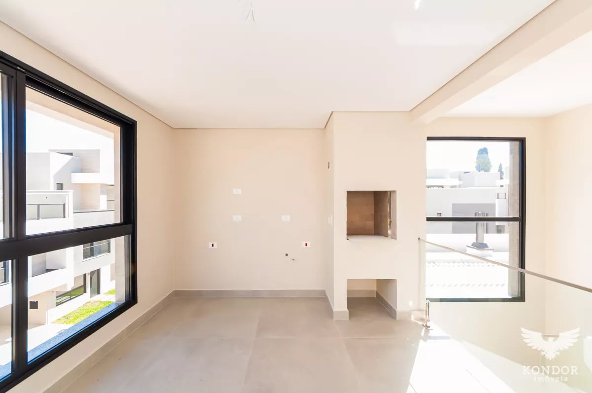 Sobrado em SANTA FELICIDADE com 183,26m²