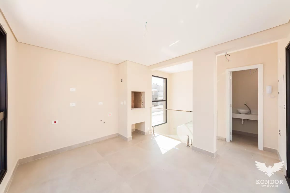 Sobrado em SANTA FELICIDADE com 183,26m²