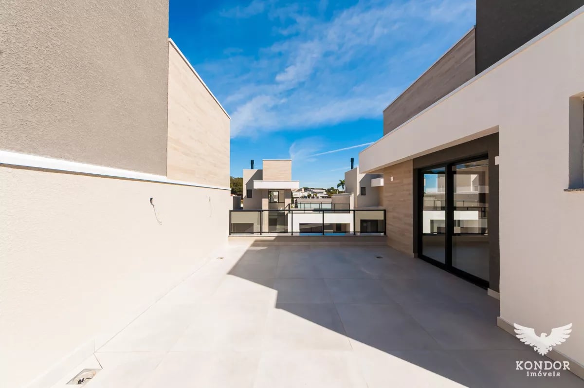 Sobrado em SANTA FELICIDADE com 183,26m²