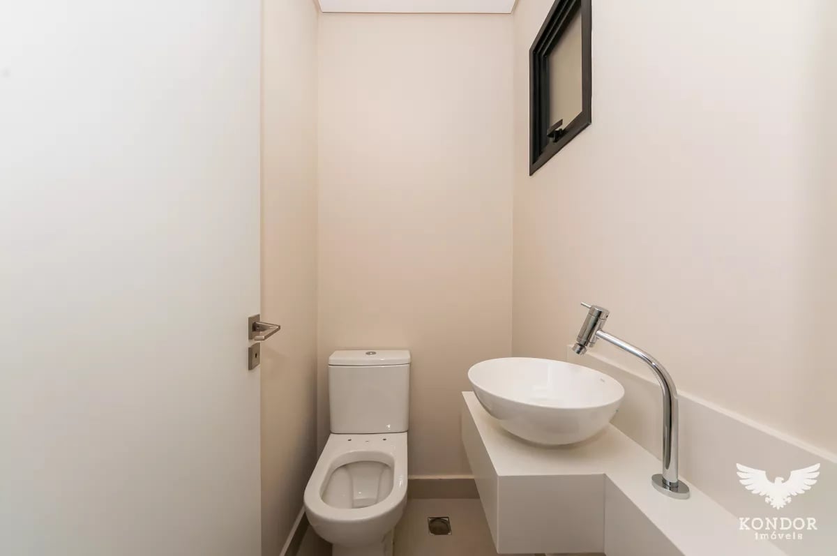 Sobrado em SANTA FELICIDADE com 183,26m²