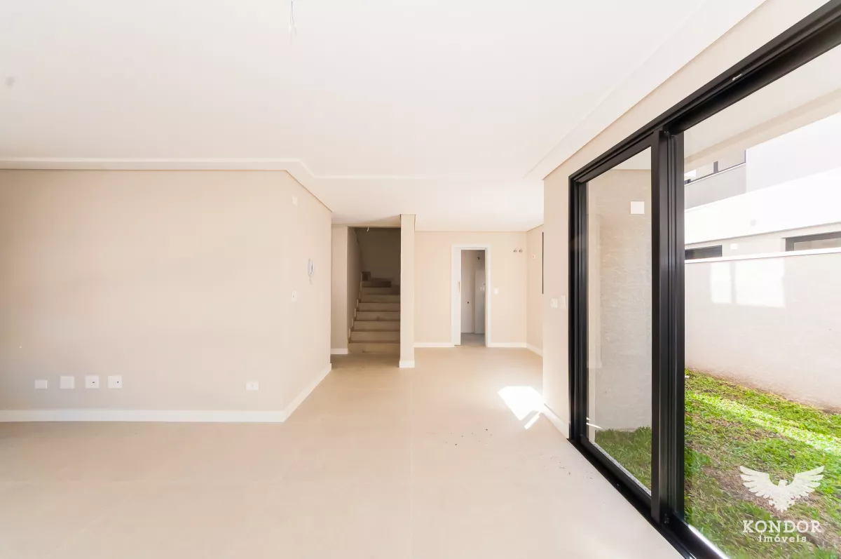 Sobrado em SANTA FELICIDADE com 246,71m²