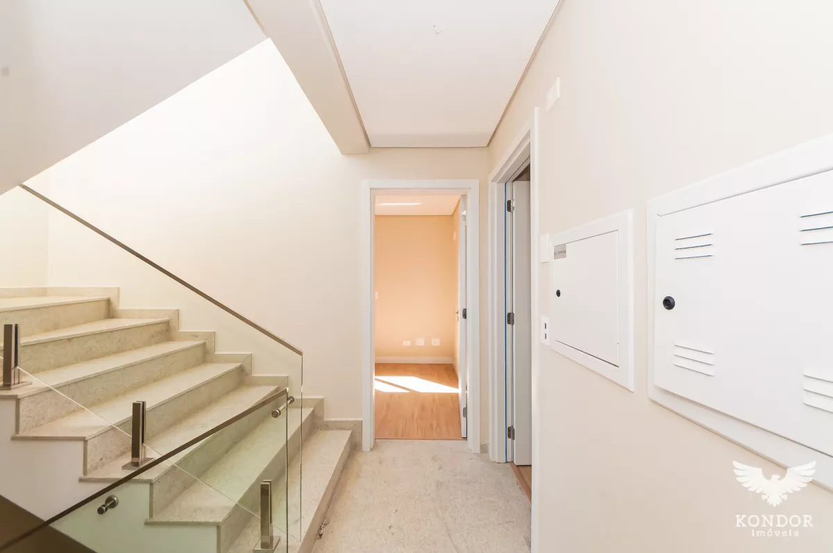 Sobrado em SANTA FELICIDADE com 246,71m²