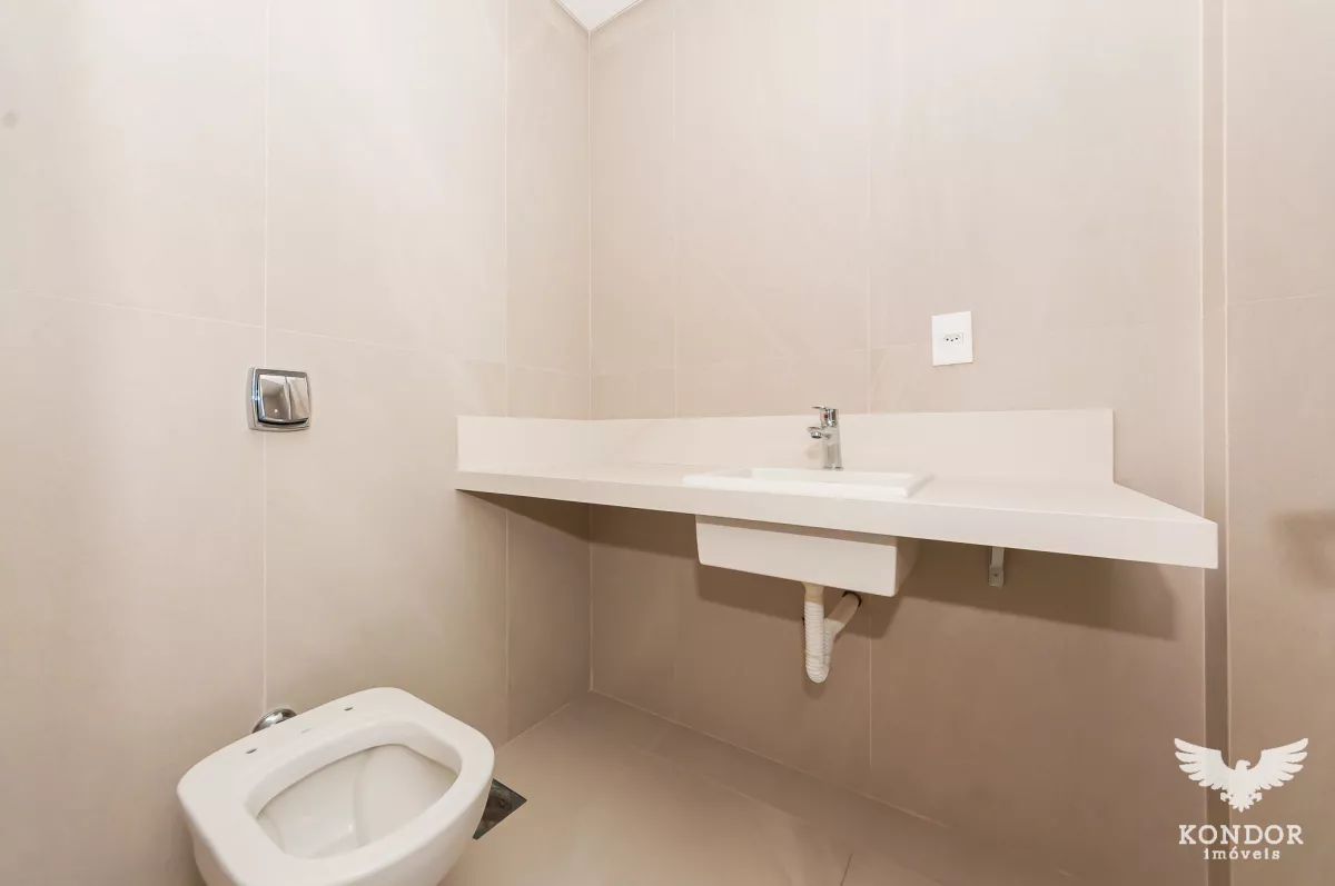Sobrado em SANTA FELICIDADE com 246,71m²