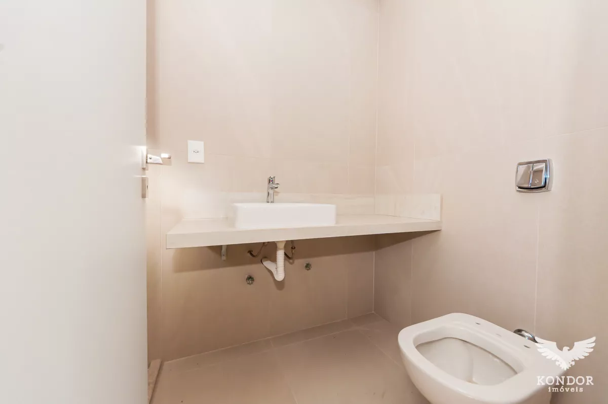 Sobrado em SANTA FELICIDADE com 246,71m²