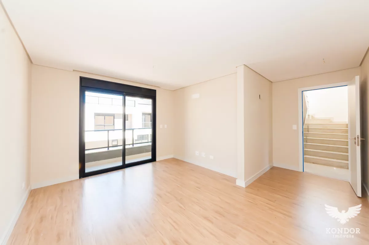 Sobrado em SANTA FELICIDADE com 246,71m²