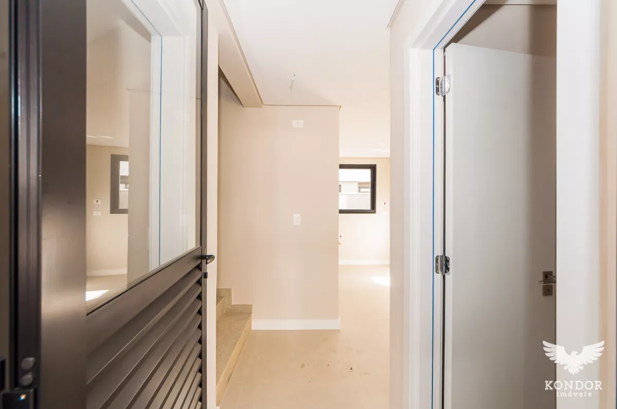 Sobrado em SANTA FELICIDADE com 246,71m²