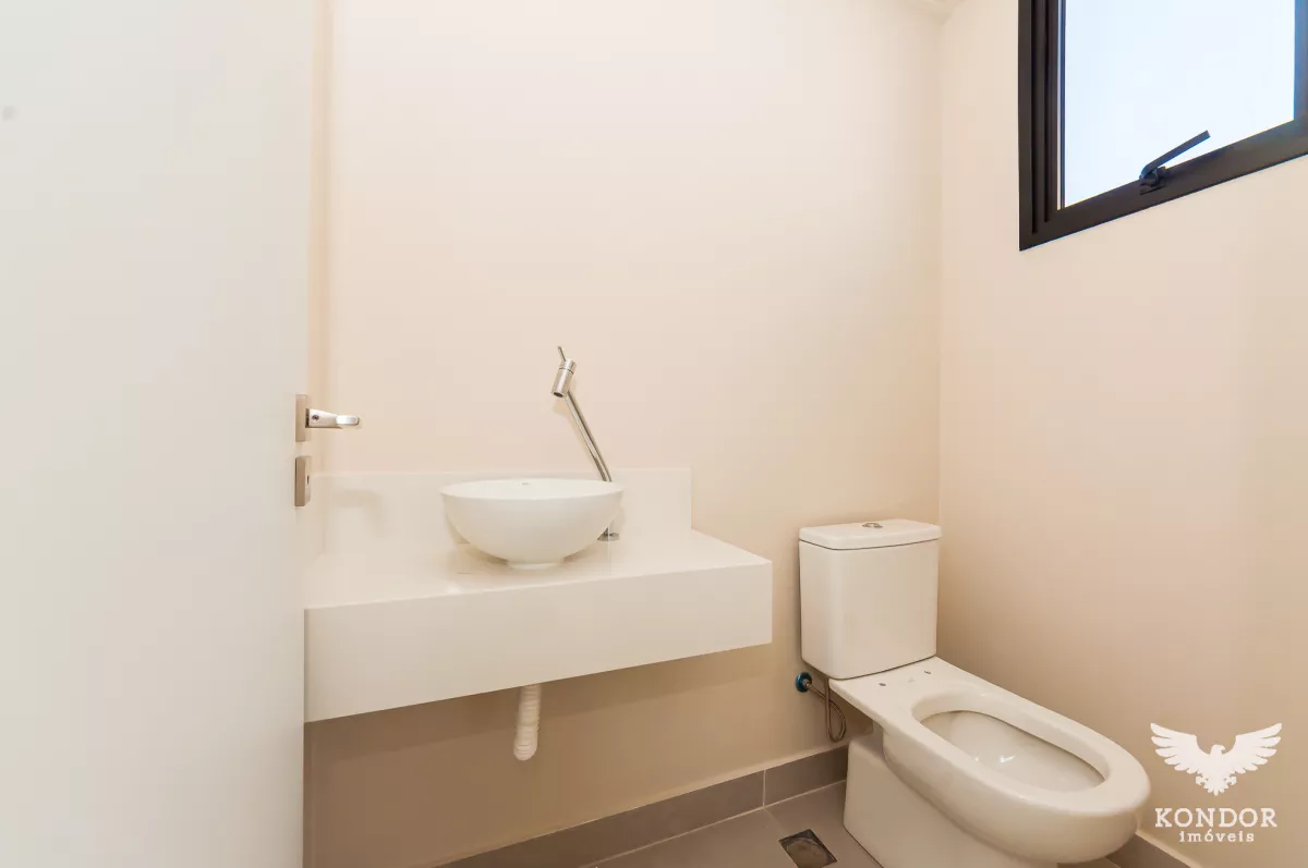 Sobrado em SANTA FELICIDADE com 246,71m²
