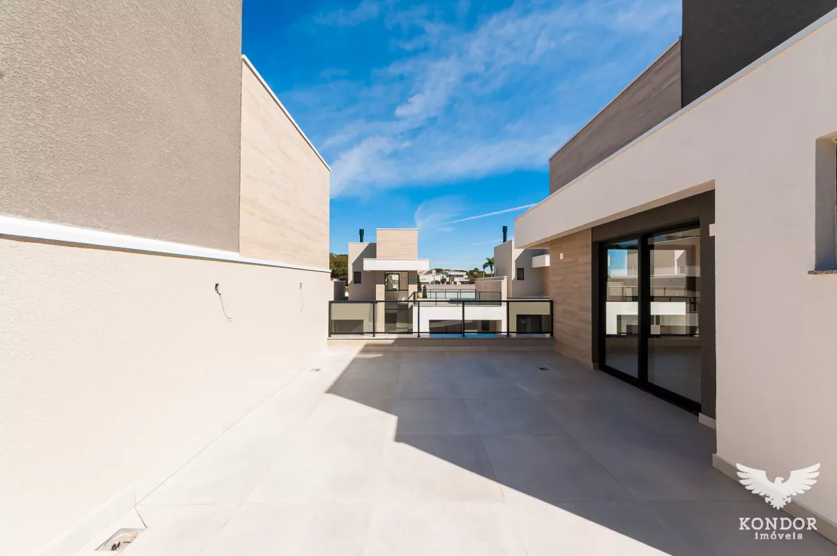 Sobrado em SANTA FELICIDADE com 246,71m²