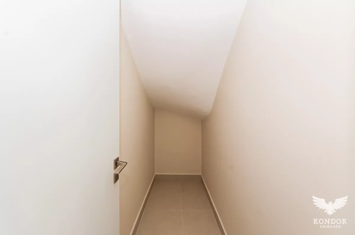 Sobrado em SANTA FELICIDADE com 246,71m²
