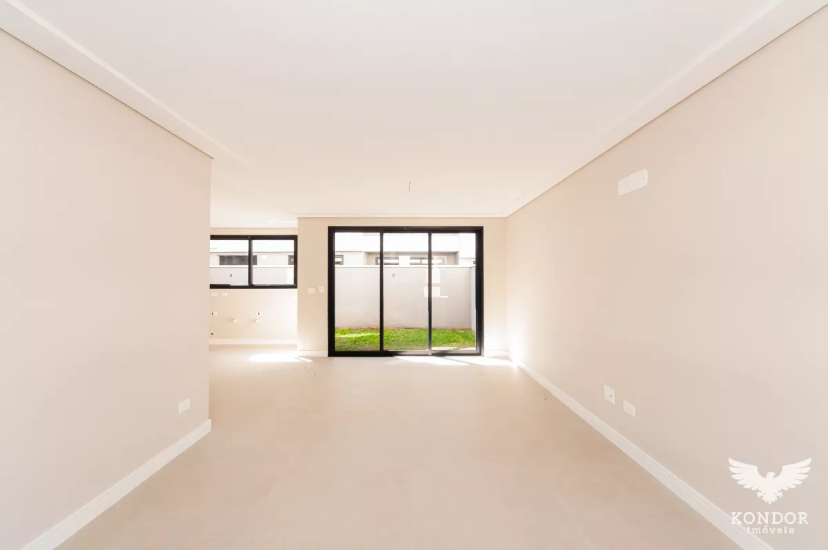 Sobrado em SANTA FELICIDADE com 246,71m²