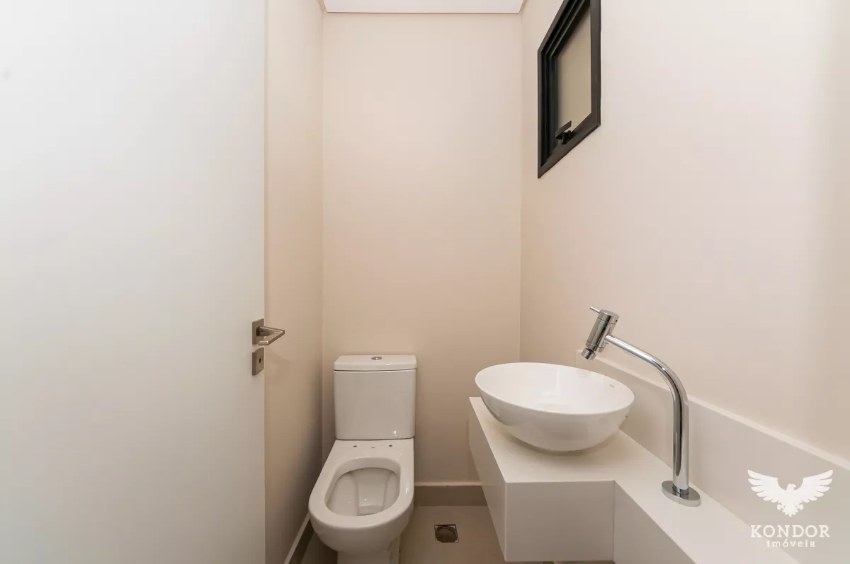 Sobrado em SANTA FELICIDADE com 246,71m²
