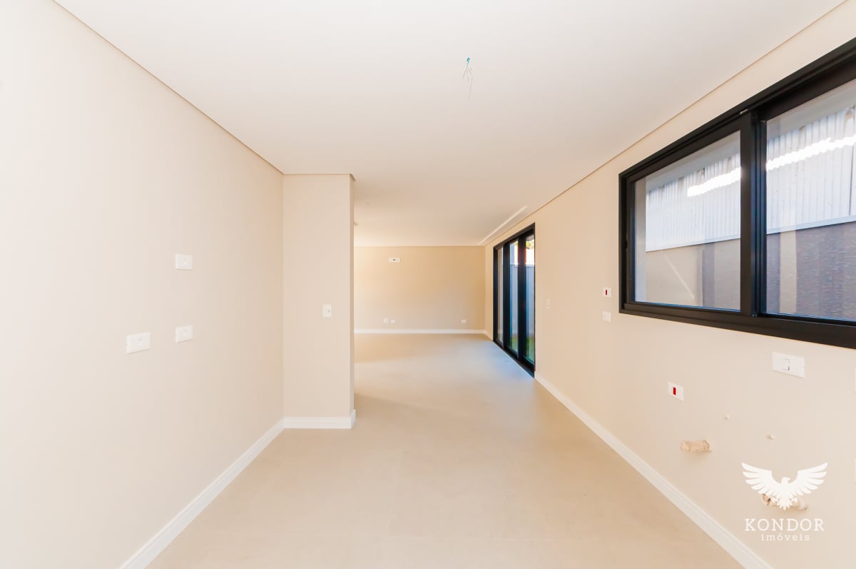 Sobrado em SANTA FELICIDADE com 254,72m²