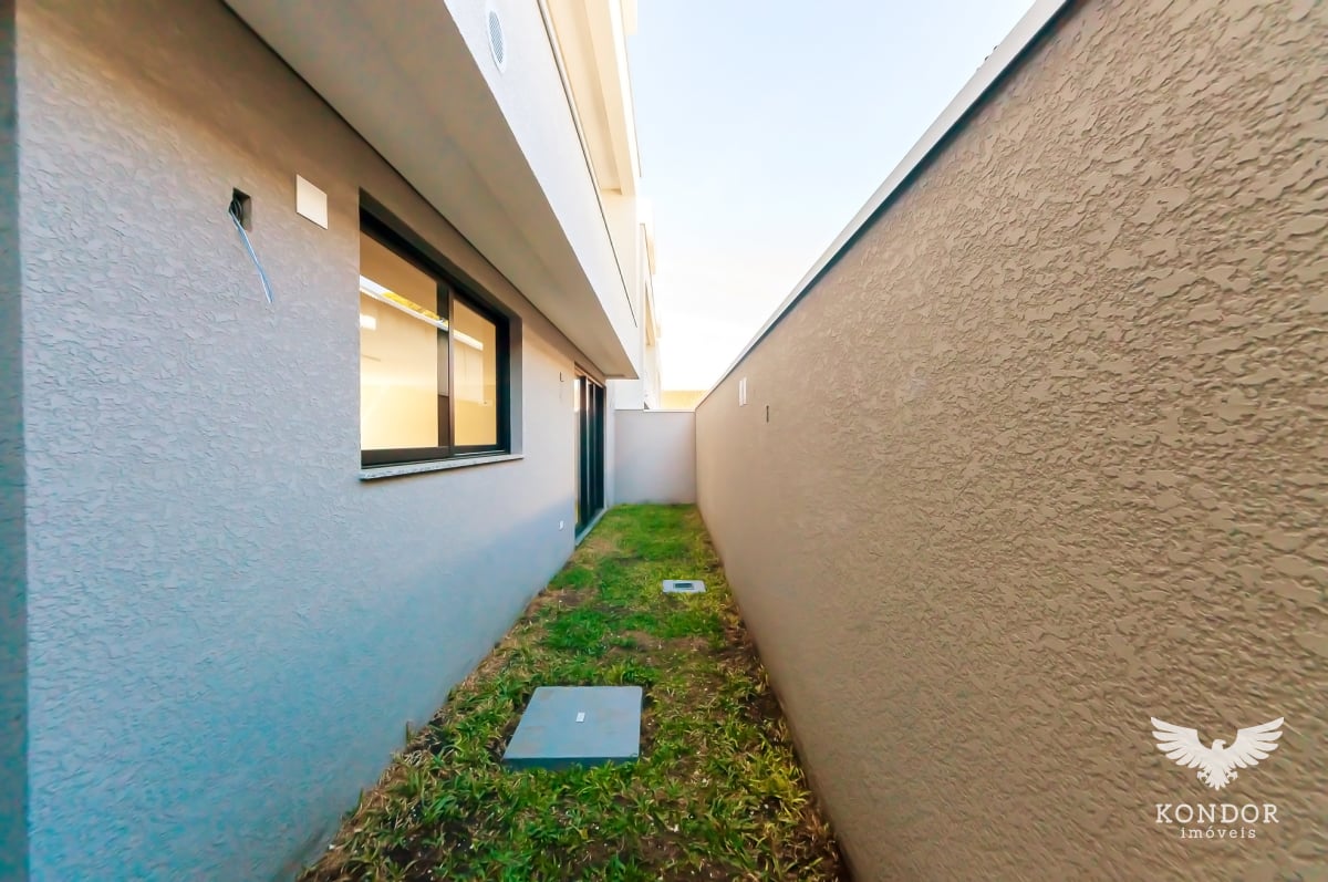 Sobrado em SANTA FELICIDADE com 254,72m²