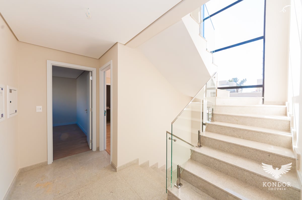 Sobrado em SANTA FELICIDADE com 254,72m²