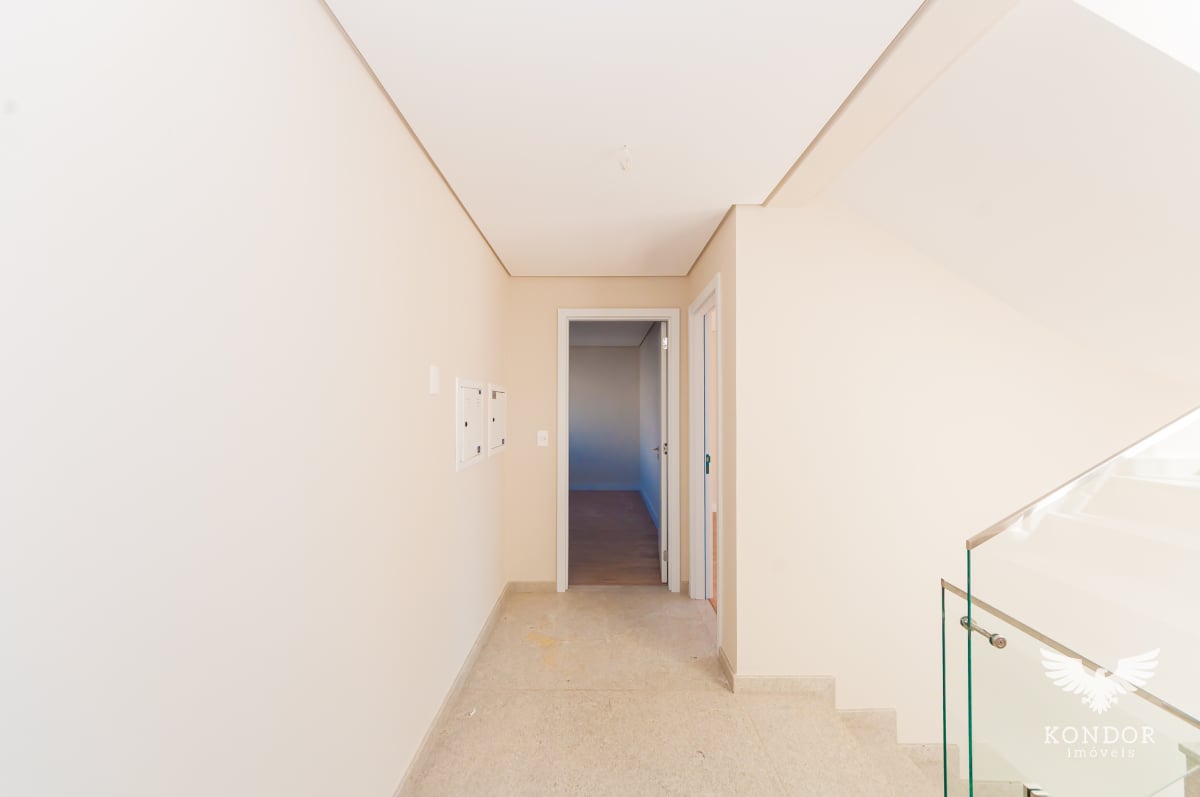 Sobrado em SANTA FELICIDADE com 254,72m²