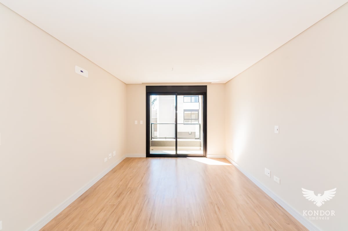 Sobrado em SANTA FELICIDADE com 254,72m²