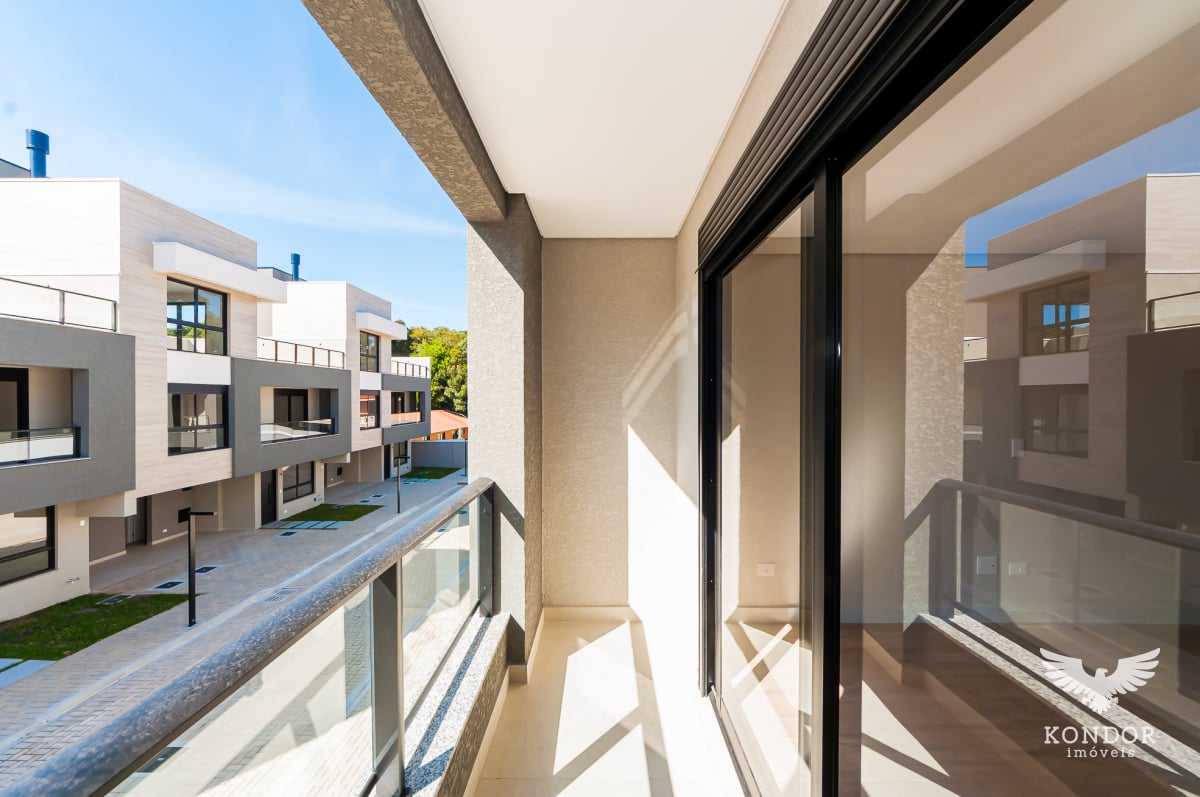 Sobrado em SANTA FELICIDADE com 254,72m²